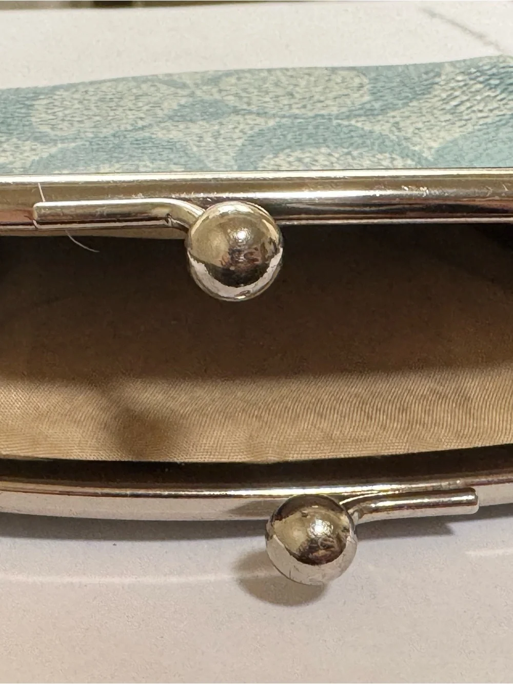 Vintage Y2K Coach Signature Kiss lock Coin Purse